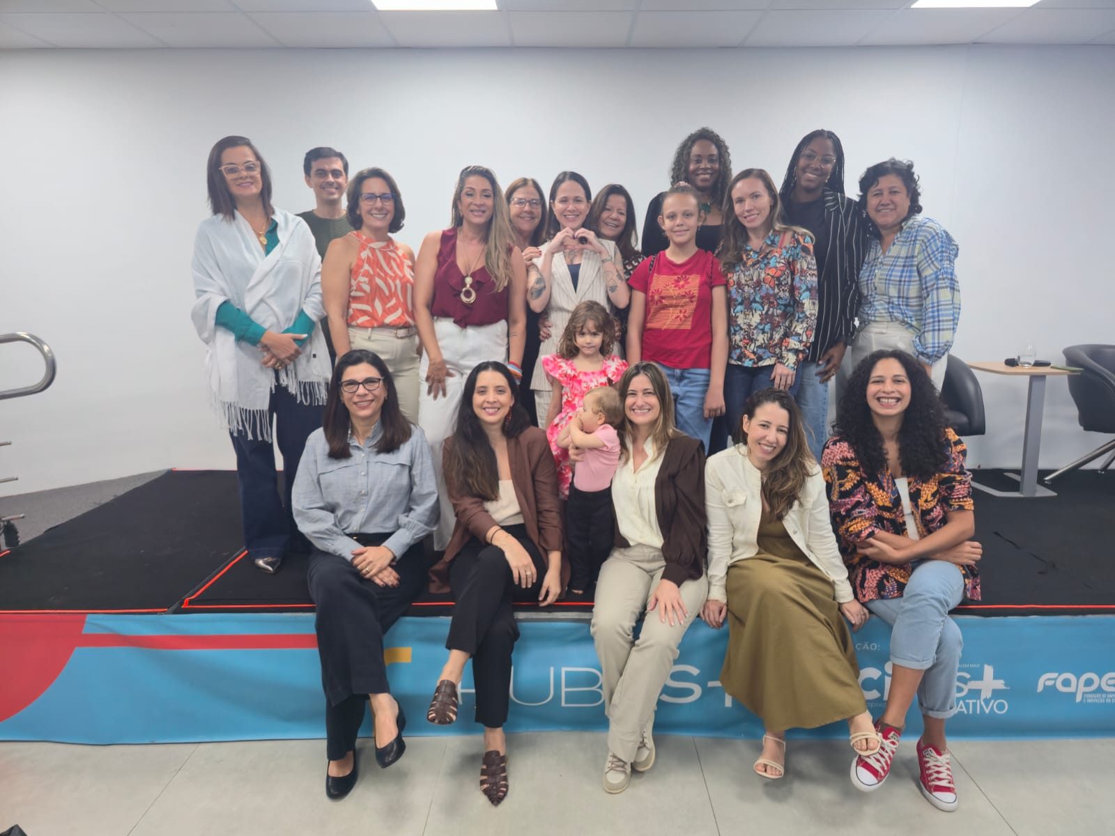 Group photo at the end of the event.
